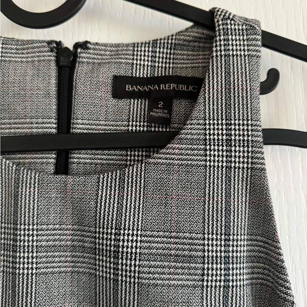 BR FITTED WORK DRESS - Picture 7 of 7